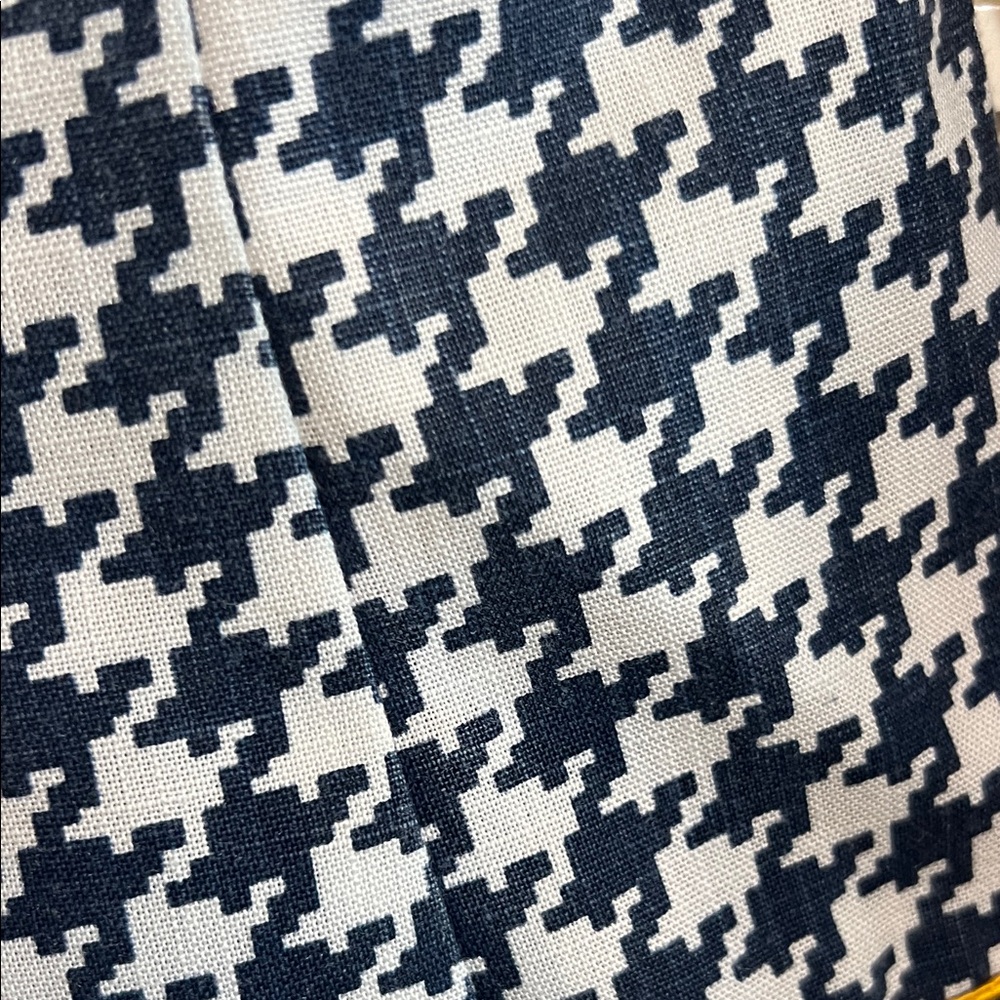Chic Houndstooth Blazer with Gold Trim - Picture 3 of 8